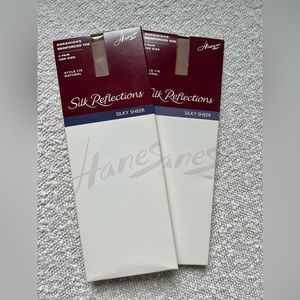 Hanes Silk Reflections Silky Sheer Knee High Reinforced Toe Socks in Natural